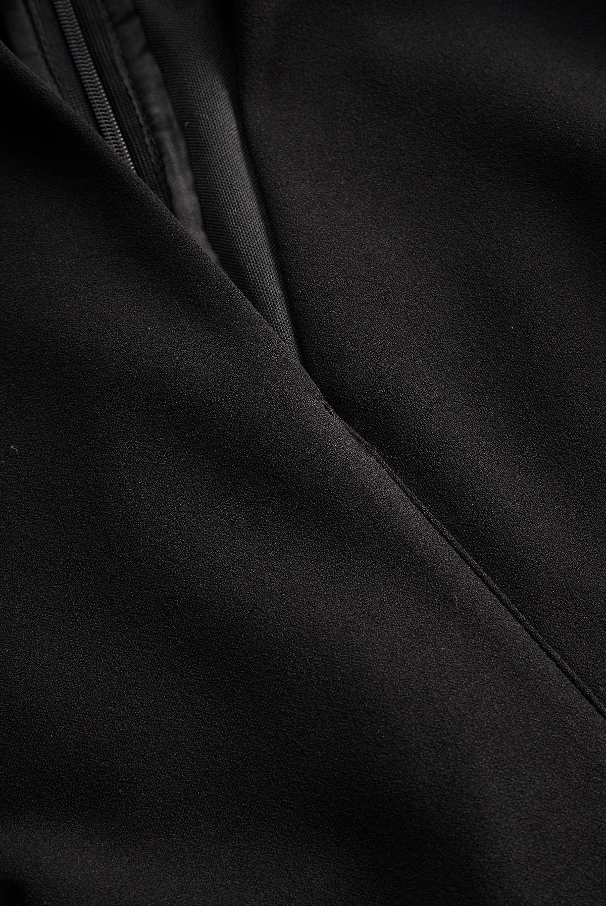 The Dione in Black